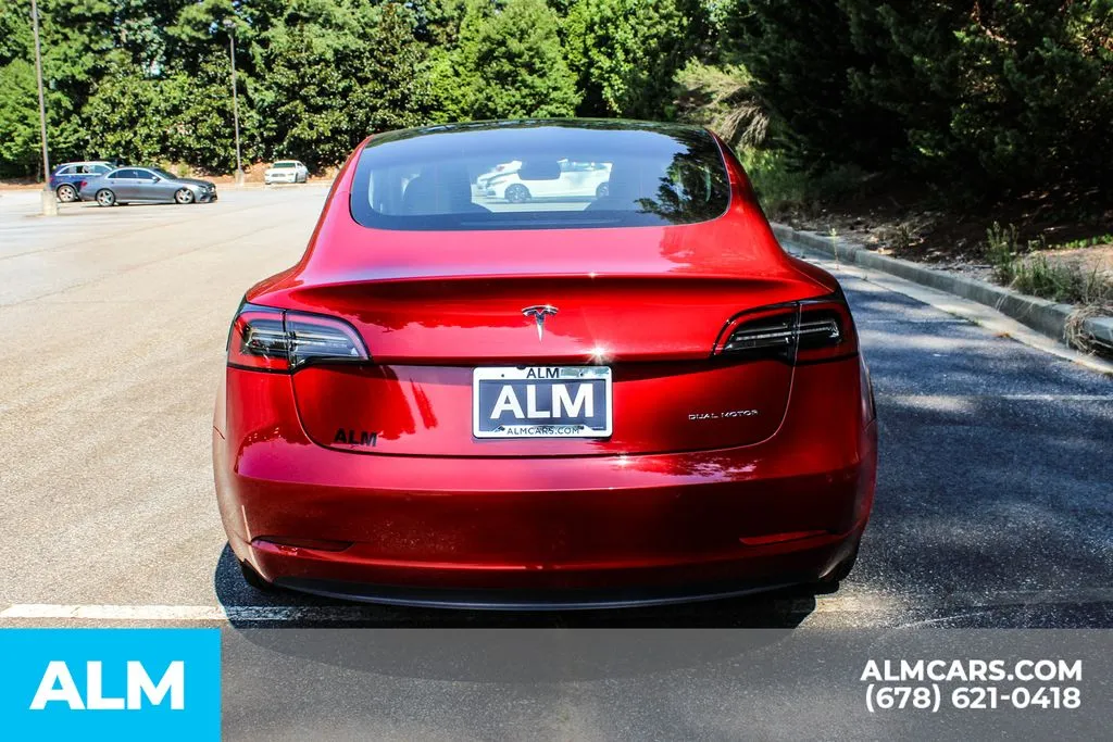 Tesla Model 3 photo 9