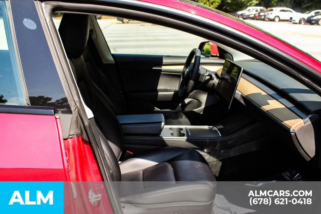 Tesla Model 3 photo 17