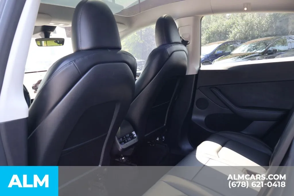 Tesla Model Y photo 14