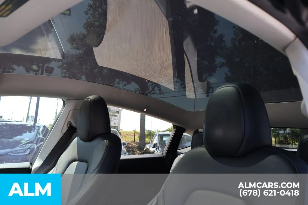 Tesla Model Y photo 10