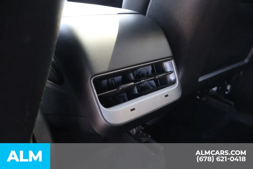 Tesla Model Y photo 18