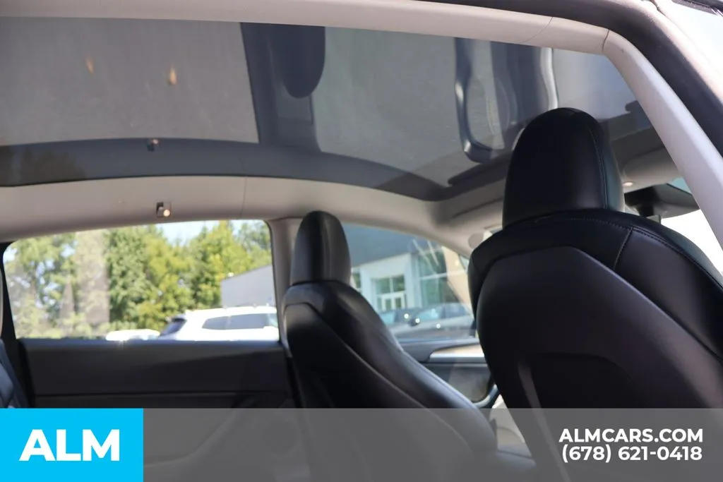 Tesla Model Y photo 24
