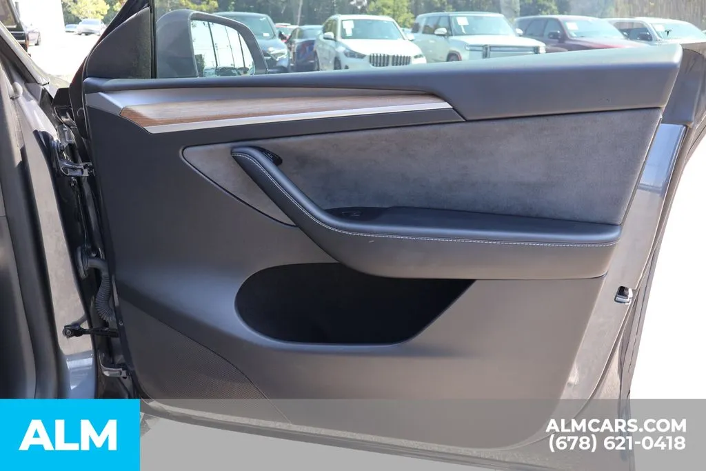 Tesla Model Y photo 30