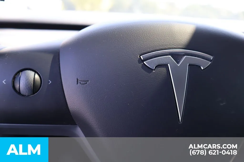 Tesla Model Y photo 31