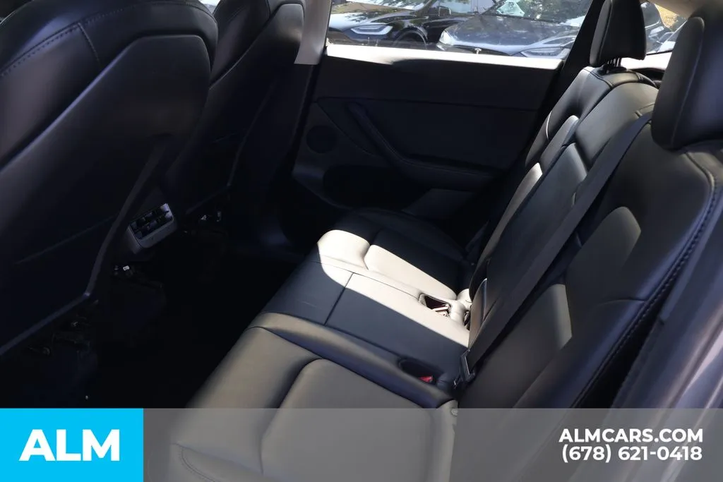 Tesla Model Y photo 17
