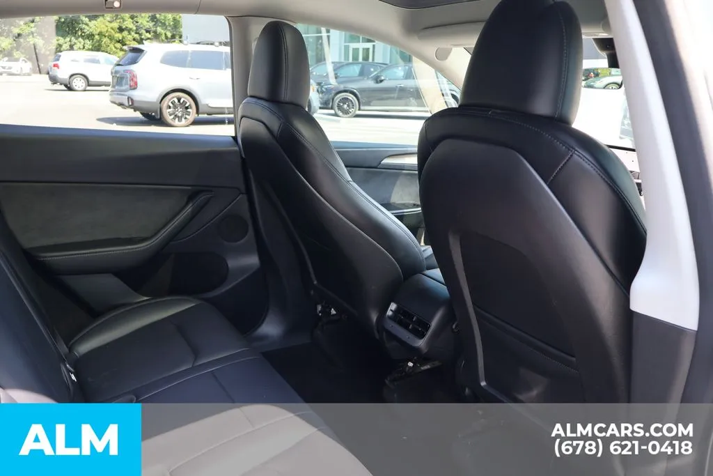 Tesla Model Y photo 23