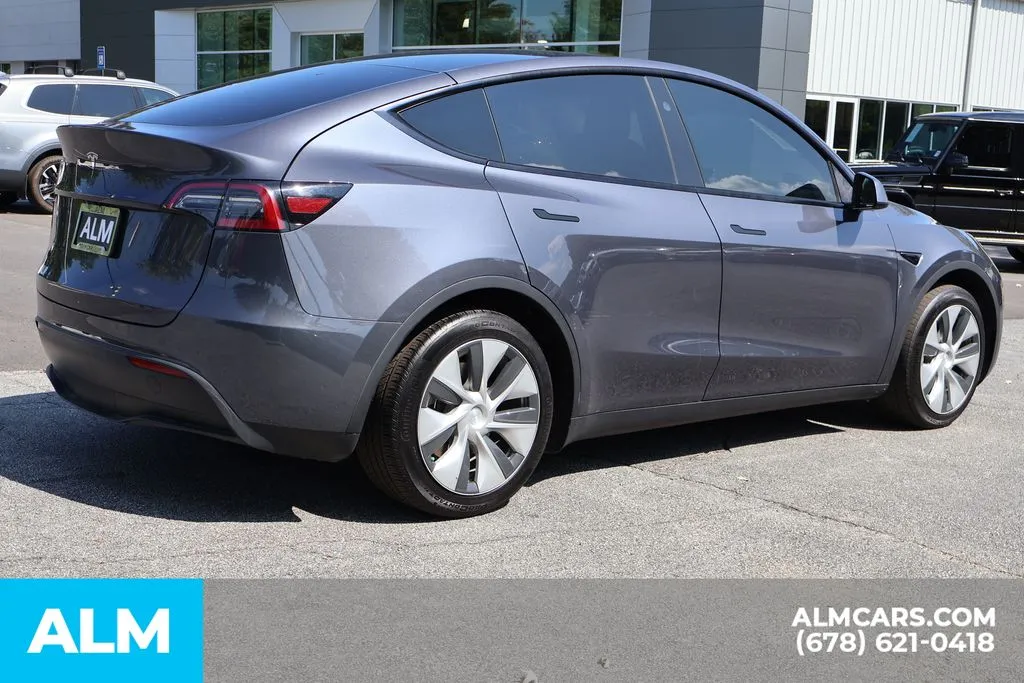 Tesla Model Y photo 5