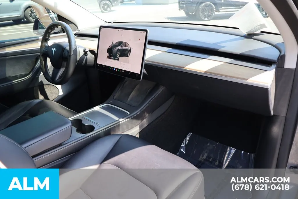 Tesla Model Y photo 29