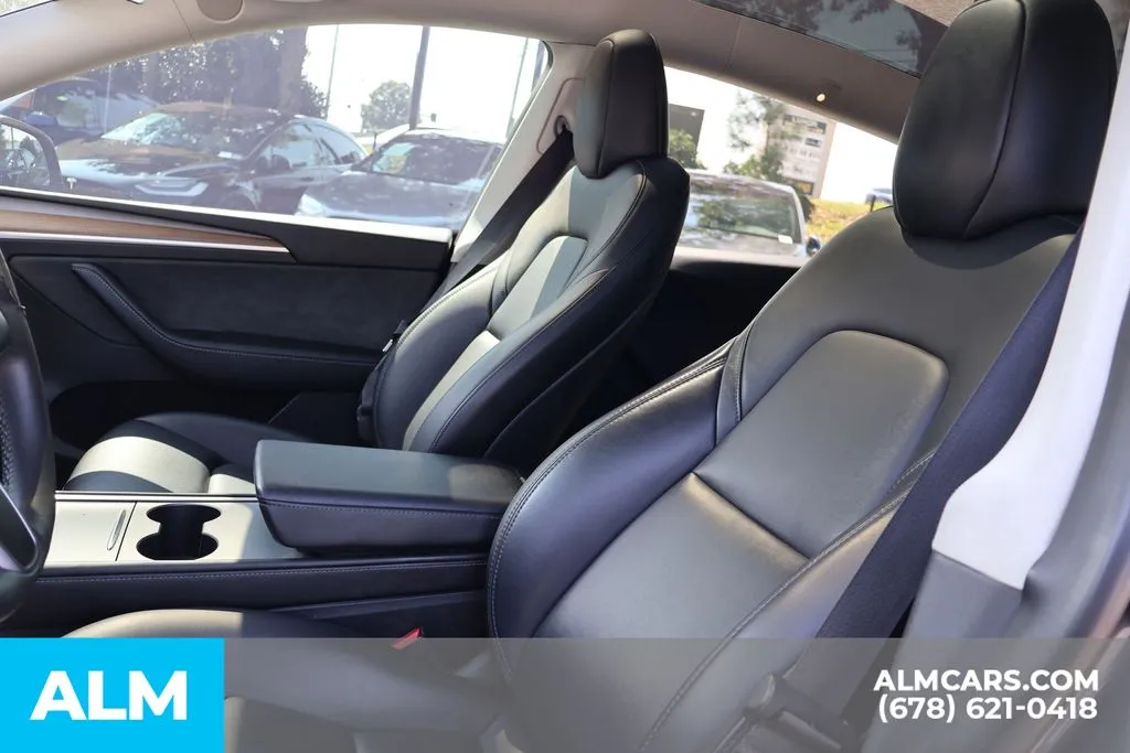 Tesla Model Y photo 9
