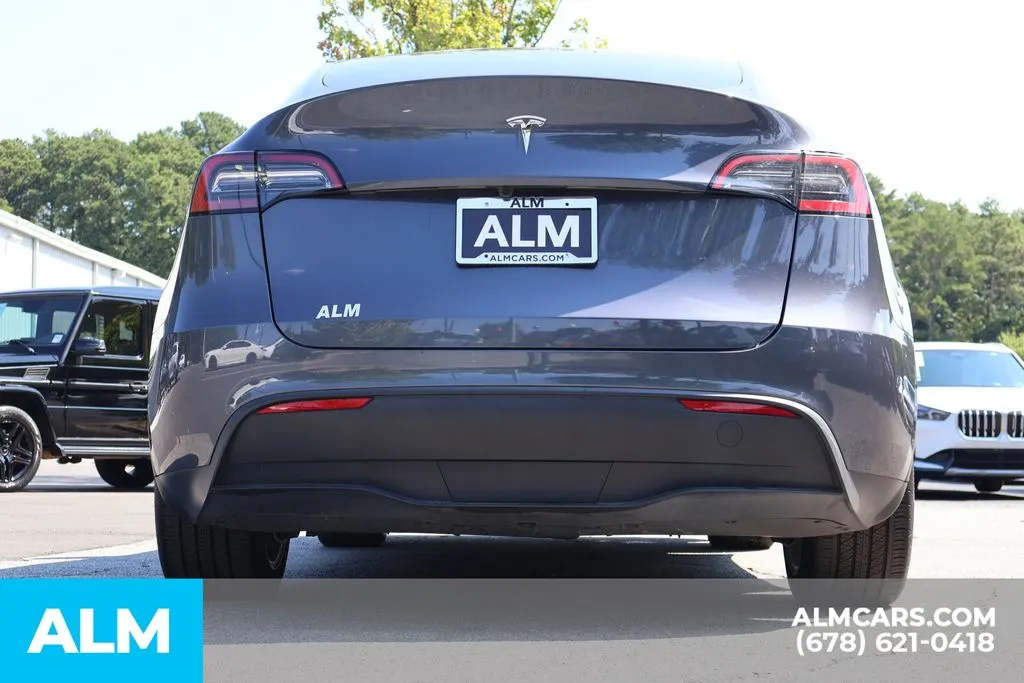 Tesla Model Y photo 6