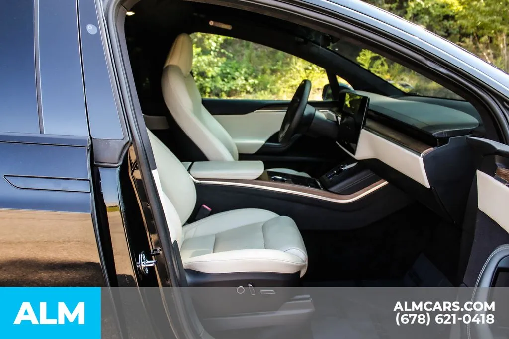 Tesla Model X photo 20
