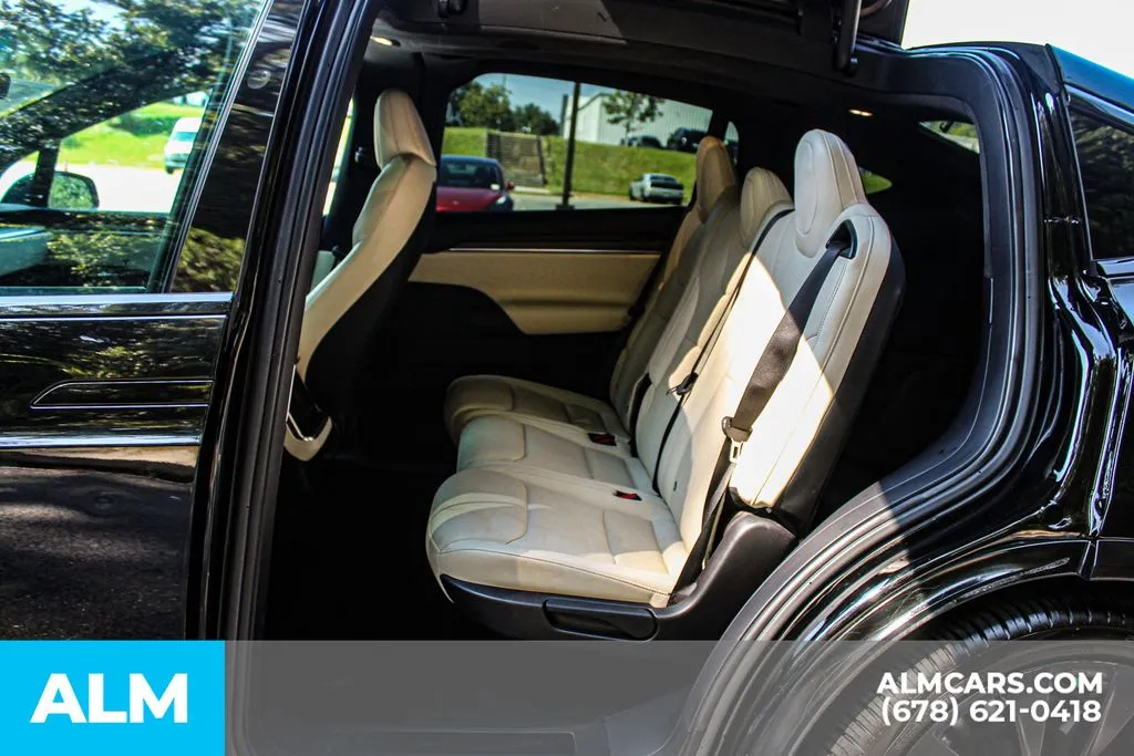 Tesla Model X photo 17