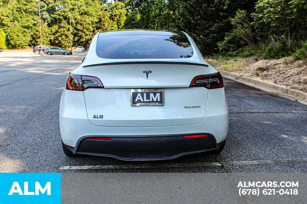 Tesla Model Y photo 10