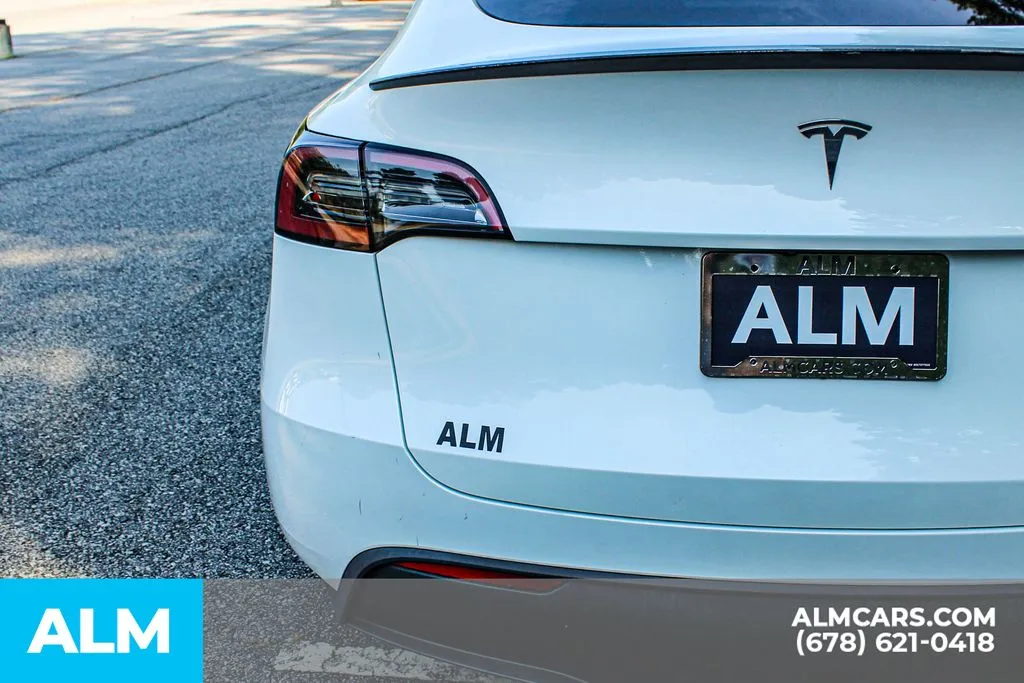 Tesla Model Y photo 12