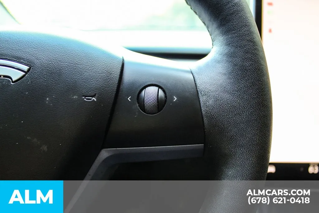 Tesla Model Y photo 24