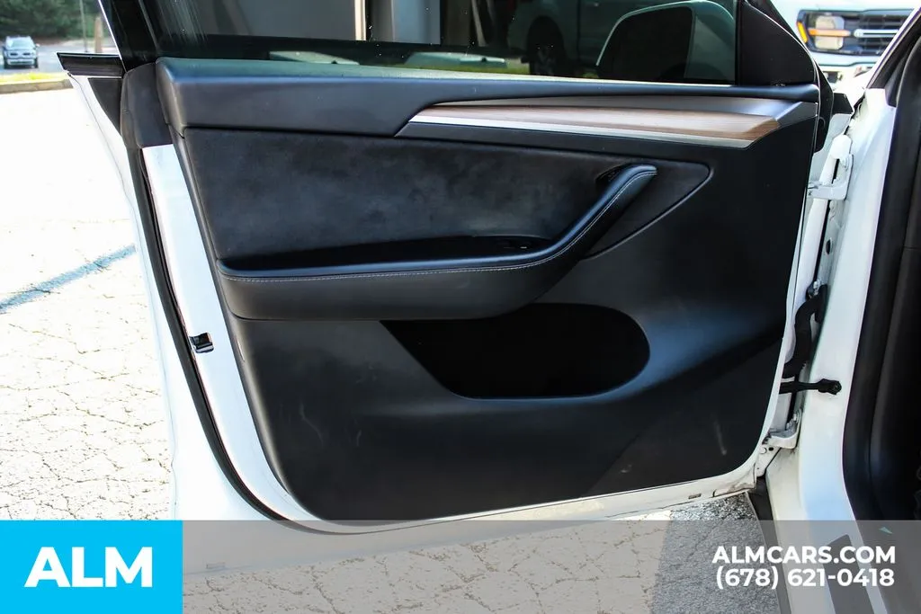 Tesla Model Y photo 34