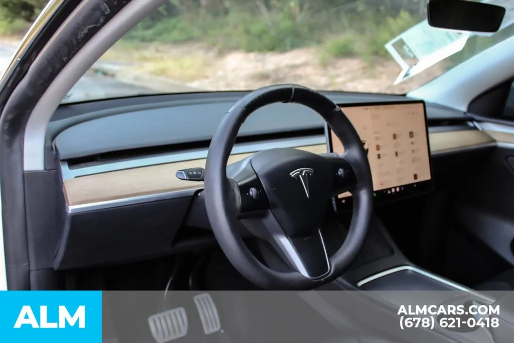 Tesla Model Y photo 21
