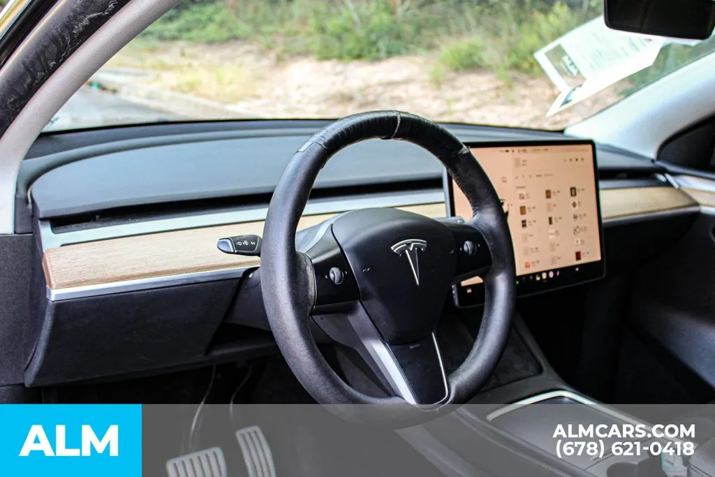 Tesla Model Y photo 28