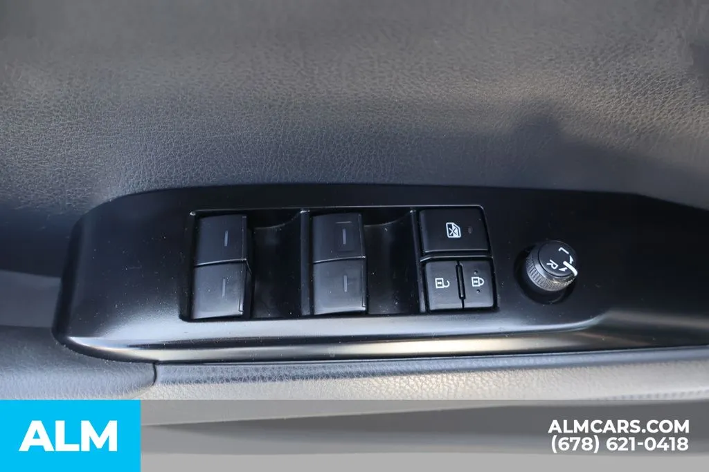 Toyota Camry photo 15