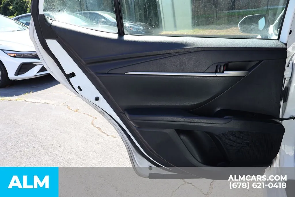 Toyota Camry photo 18