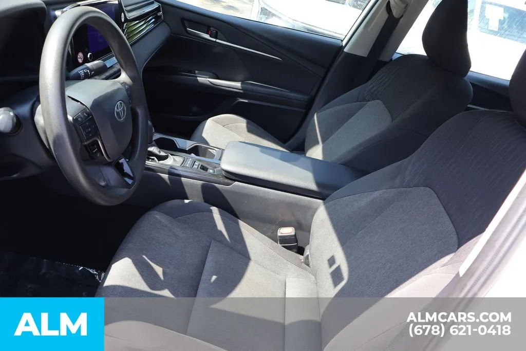 Toyota Camry photo 10