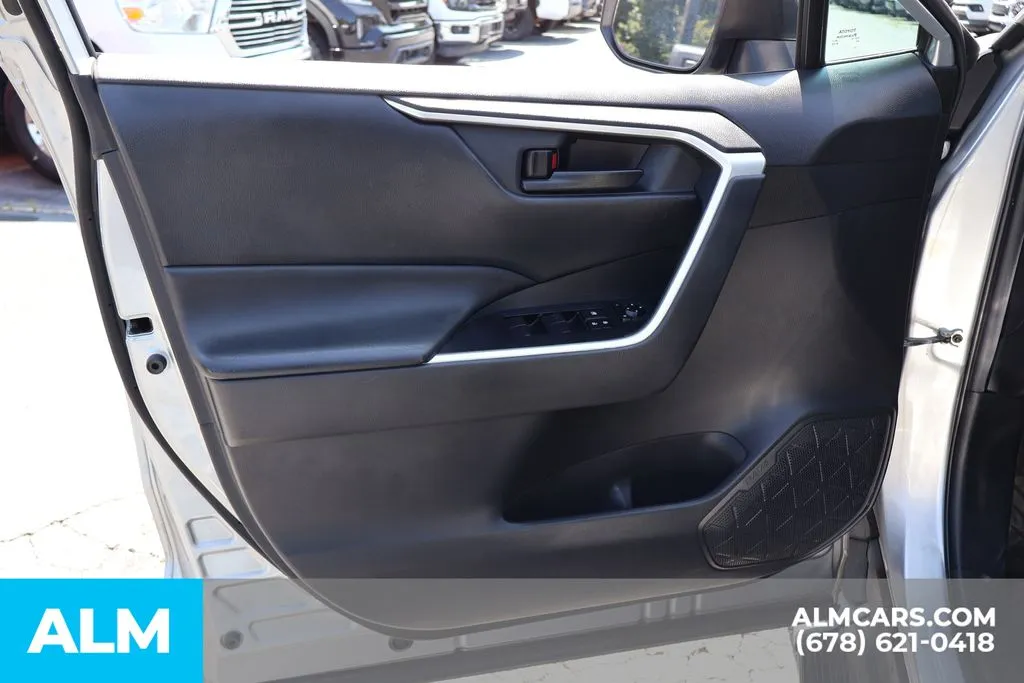 Toyota RAV4 photo 9