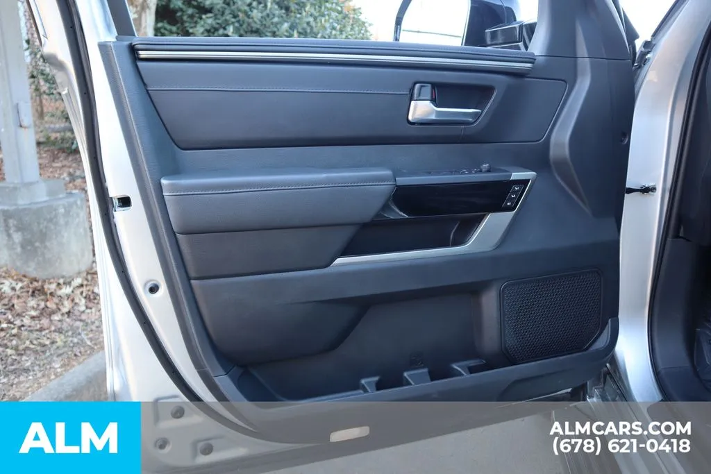 Toyota Sequoia photo 9