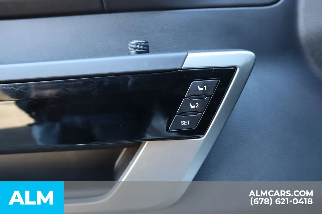 Toyota Sequoia photo 11