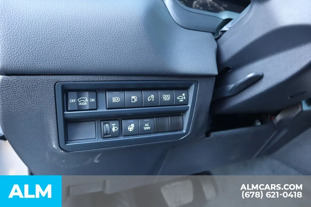 Toyota Sequoia photo 16