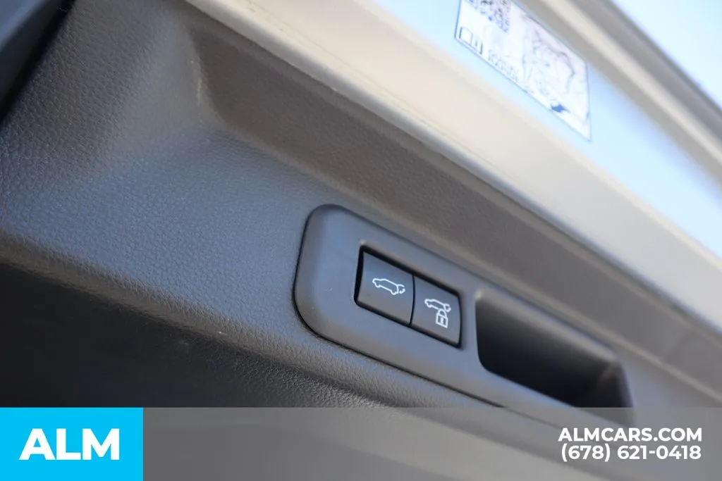 Toyota Sequoia photo 27