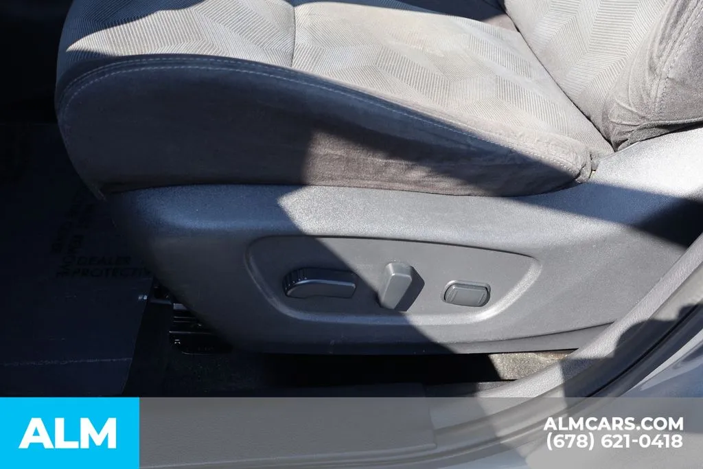 Nissan Rogue photo 12