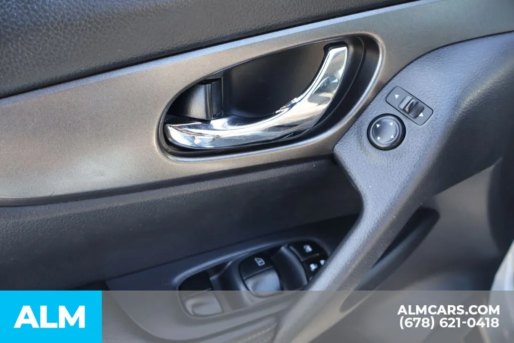 Nissan Rogue photo 11