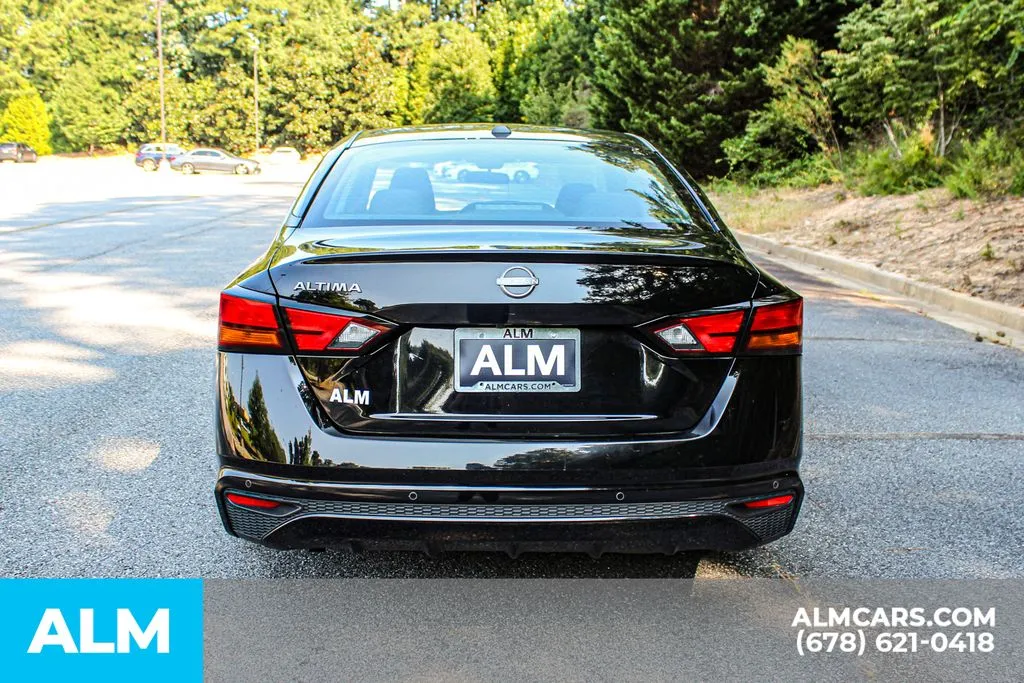 Nissan Altima photo 9