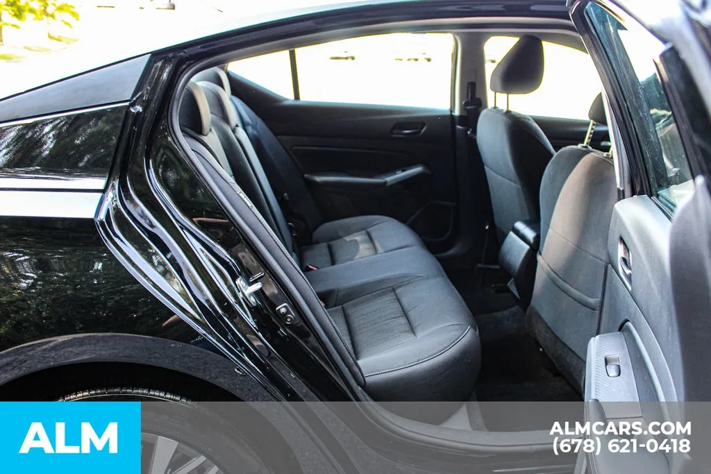 Nissan Altima photo 17