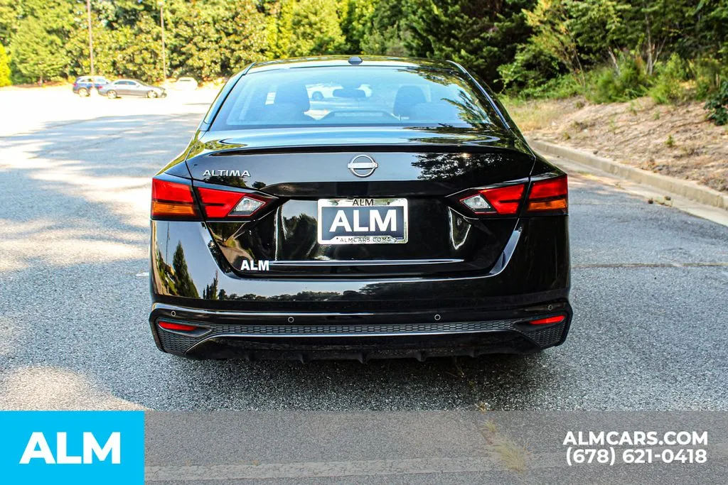 Nissan Altima photo 9