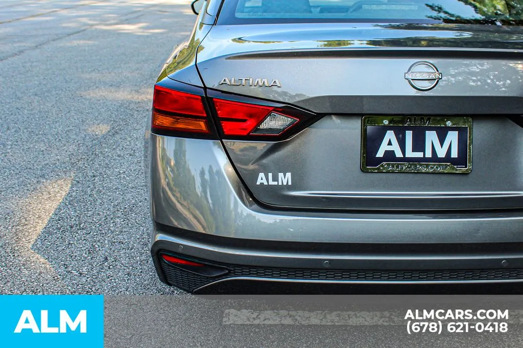 Nissan Altima photo 11