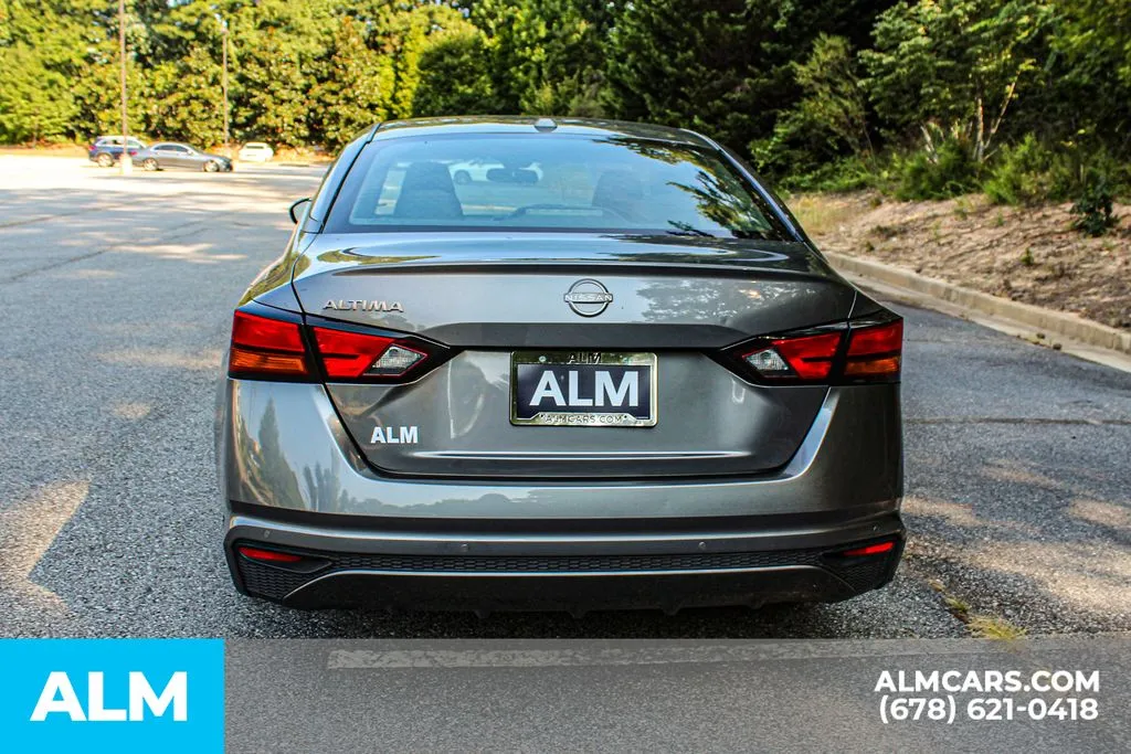 Nissan Altima photo 9