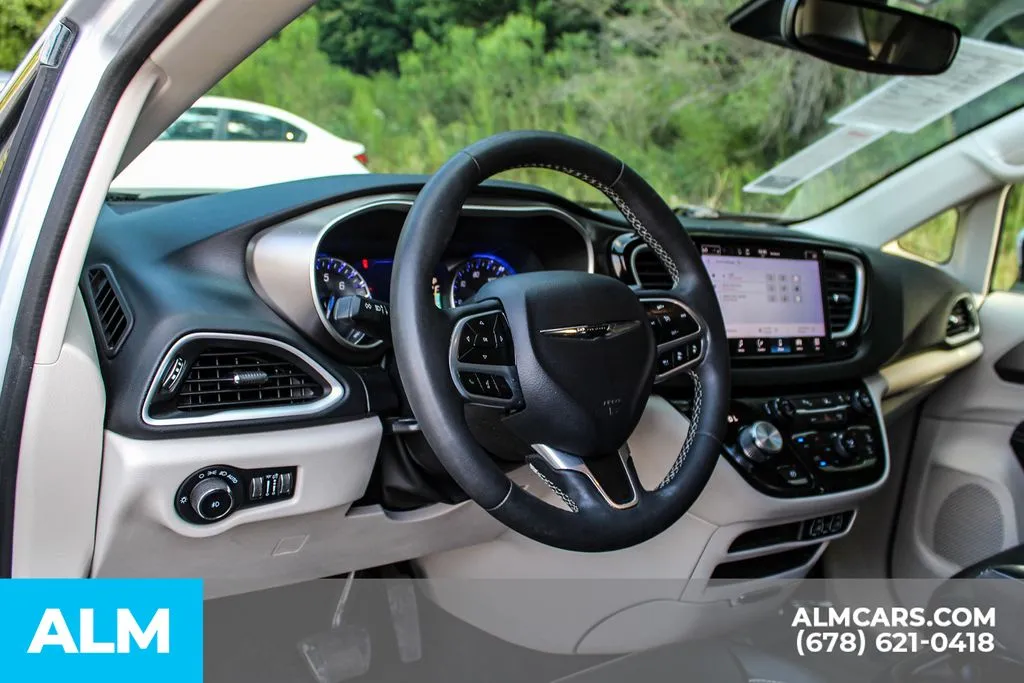 Chrysler Pacifica photo 31
