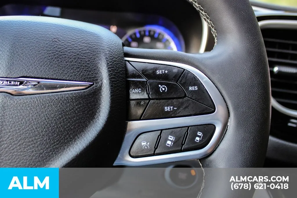Chrysler Pacifica photo 26
