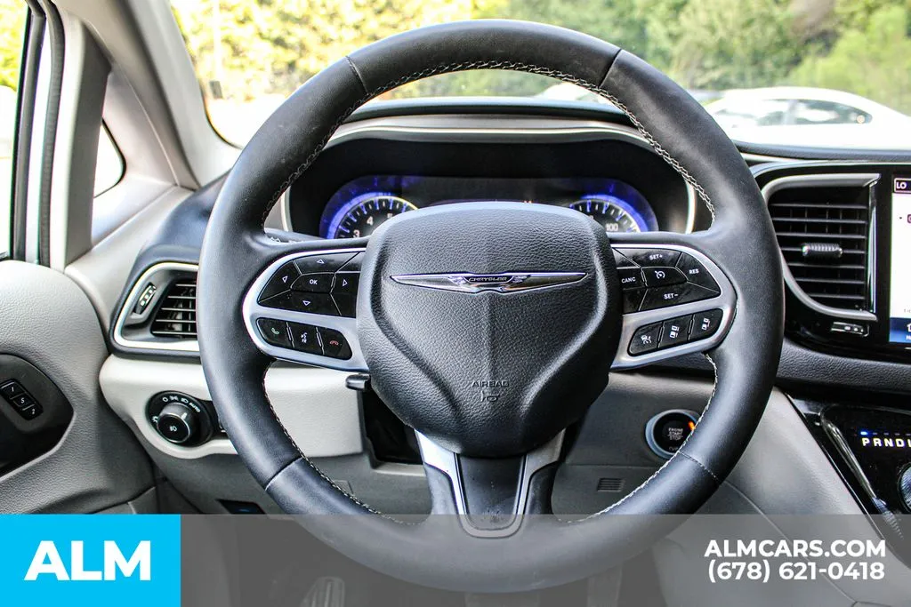 Chrysler Pacifica photo 23