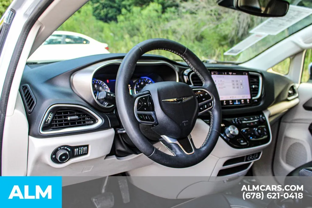 Chrysler Pacifica photo 22