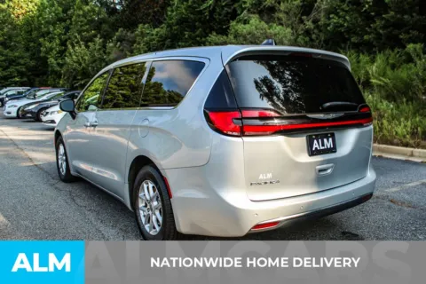 More photos of 2023 Chrysler Pacifica Touring L at ALM Gwinnett, GA