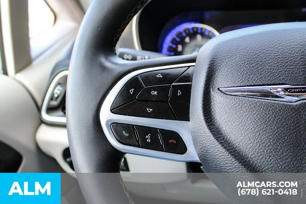 Chrysler Pacifica photo 24