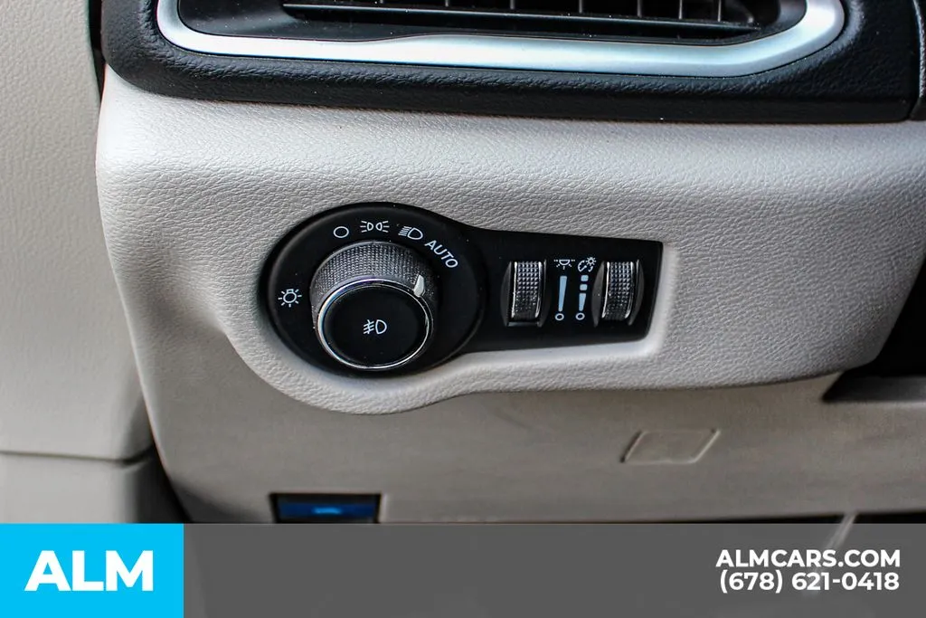 Chrysler Pacifica photo 30
