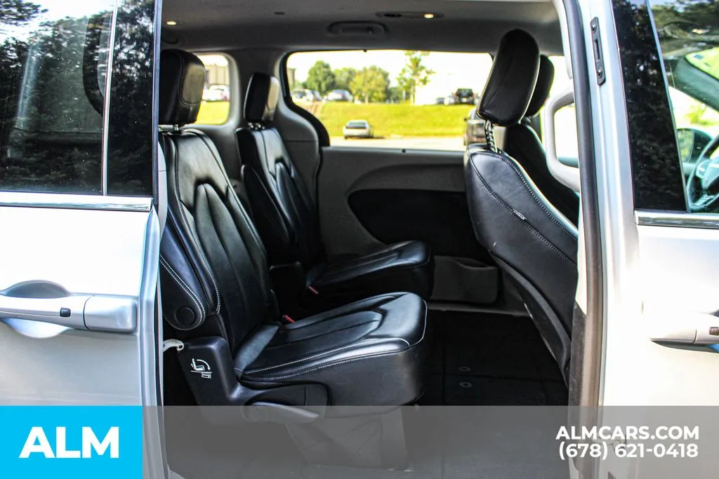 Chrysler Pacifica photo 21