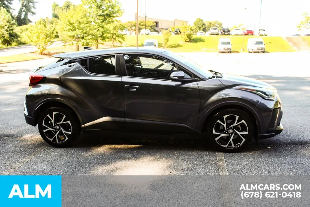 Toyota C-HR photo 8