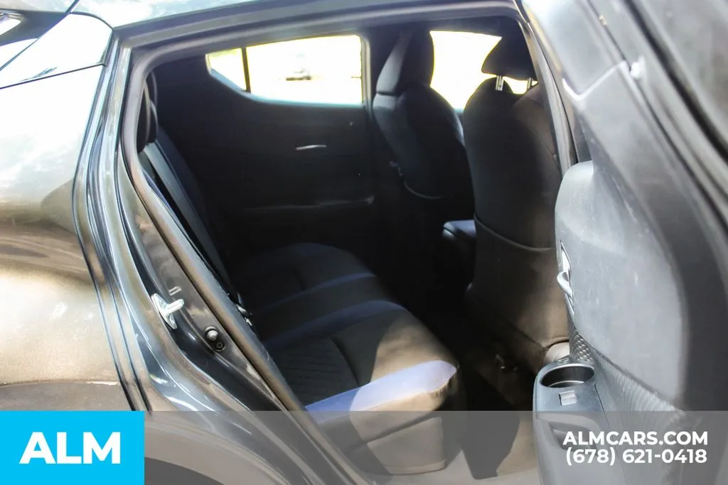 Toyota C-HR photo 18