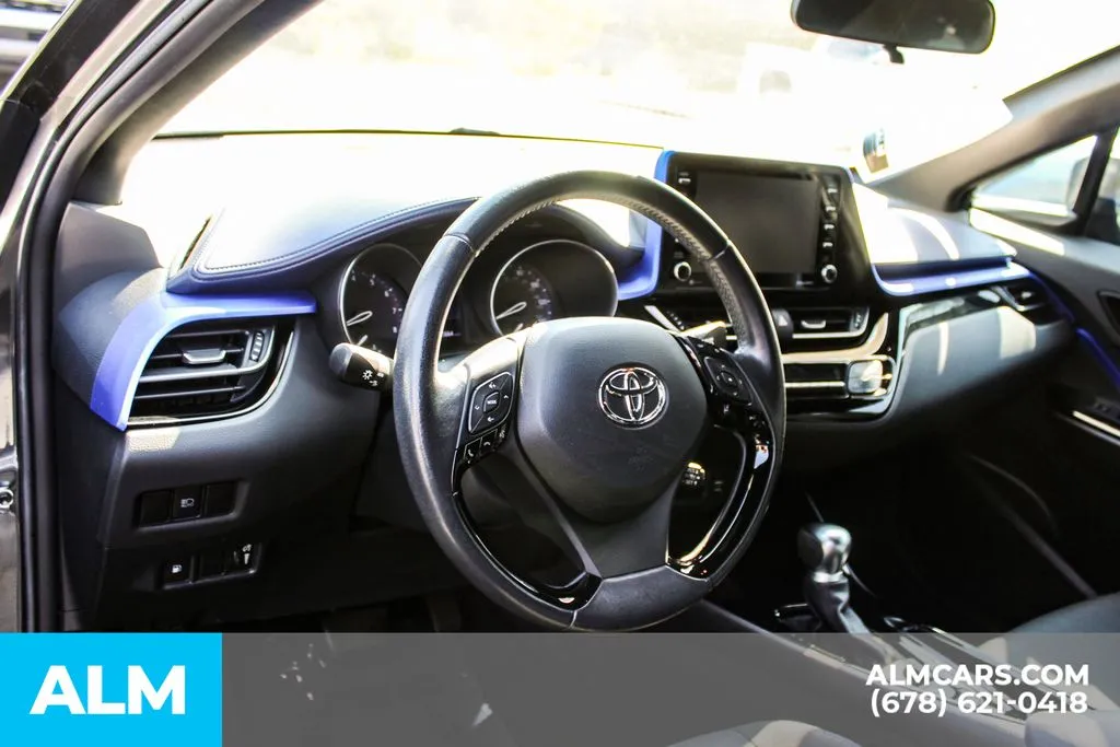 Toyota C-HR photo 21