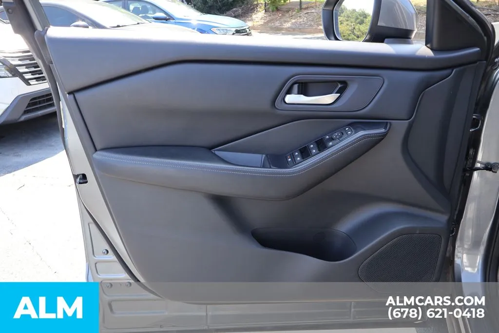 Nissan Rogue photo 10