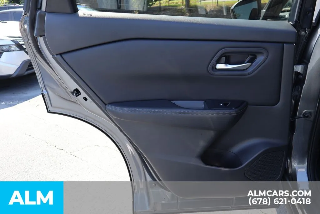 Nissan Rogue photo 18